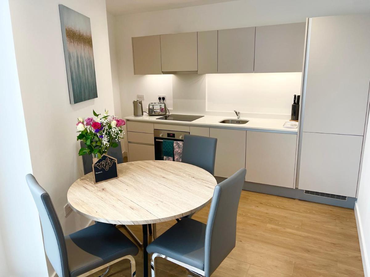 Urban Gateway Spacious Apartment With Free Parking Bracknell Exterior photo